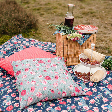 Sewing pattern cushion with an envelope closure